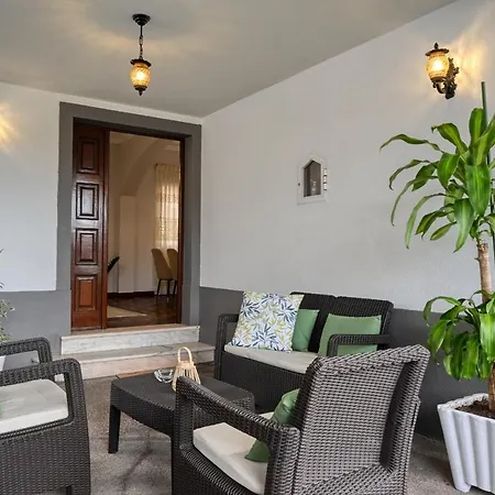 Rosa, A In Madeira * Фуншал